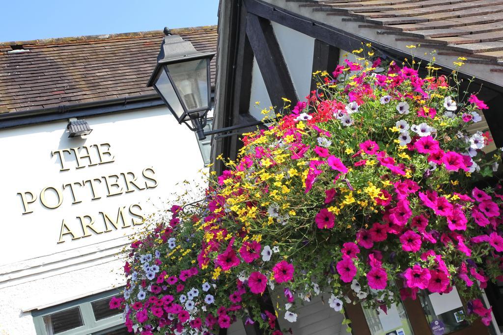 The Potters Arms Hotel Амършам Екстериор снимка