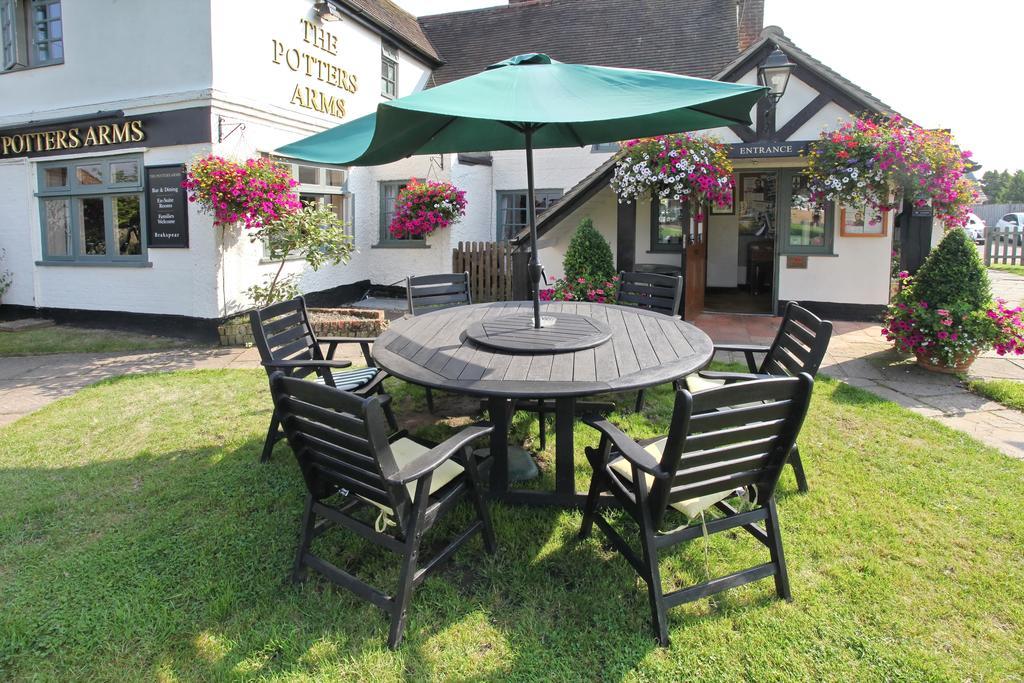 The Potters Arms Hotel Амършам Екстериор снимка