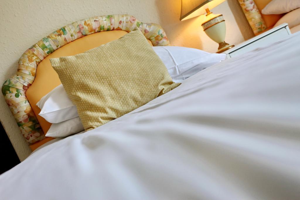 The Potters Arms Hotel Амършам Екстериор снимка