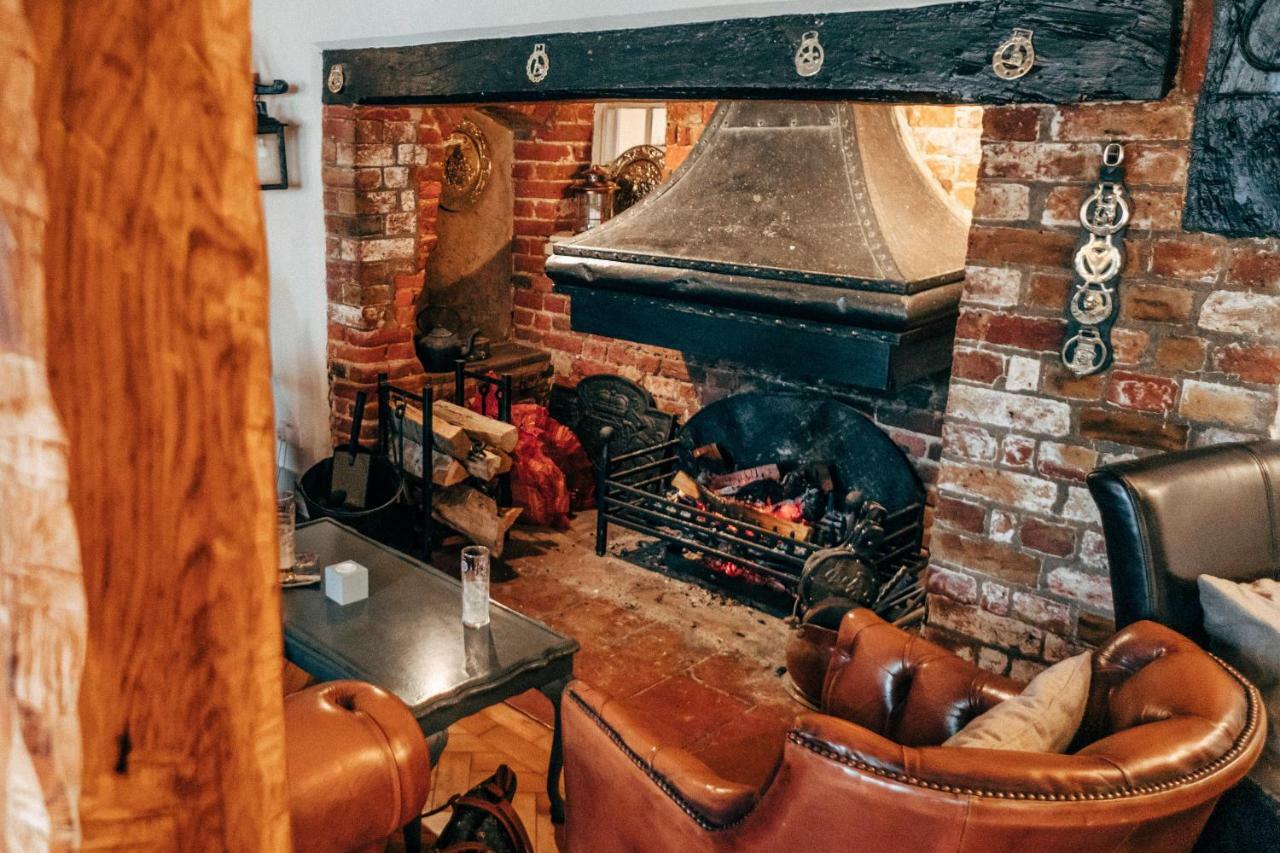 The Potters Arms Hotel Амършам Екстериор снимка